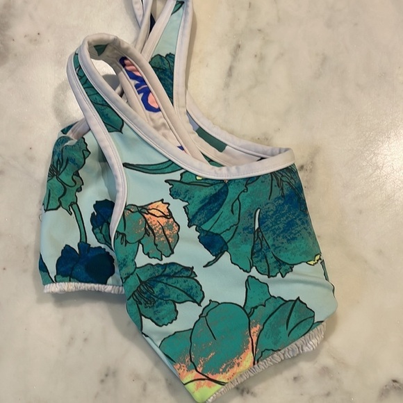 Maaji Ciel Branco White Floral/Stripe Swim Top Reversible - Picture 8 of 8